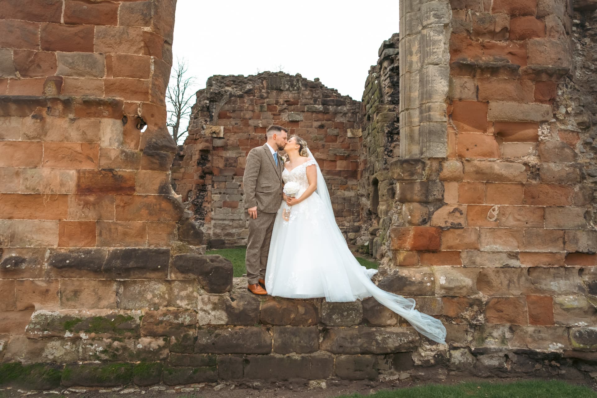 Wedding photography moment 53 of 100
